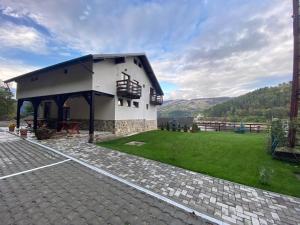 Peisaj natural din apropierea acestui hotel