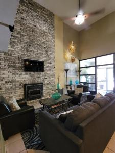 A seating area at Heritage Inn Hotel