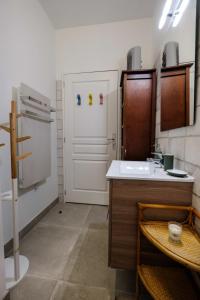 Kuchyňa alebo kuchynka v ubytovaní Villa des Antiquaires