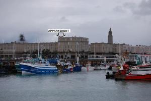 Photo de la galerie de l'établissement "L'amarrage" 2 chambres Perret Pleine Vue Mer, au Havre