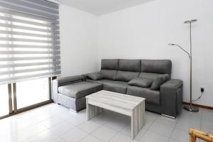 Ein Sitzbereich in der Unterkunft AT250 Con piscina, parking, wifi, playa a 150m