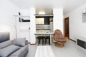 Küche/Küchenzeile in der Unterkunft AT250 Con piscina, parking, wifi, playa a 150m