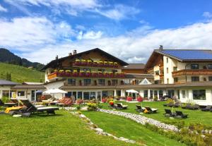 Nespecifikovaný výhled na hory nebo výhled na hory při pohledu z hotelu