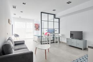 a living room with a couch and a table at 9 NIDOS Céntrica Suites - Nuevo in Plasencia