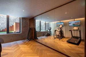 a room with a gym with a treadmill and windows at Pousada do Porto - Rua das Flores in Porto