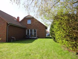 a brick house with a yard in front of it at Friesenstern in Norden