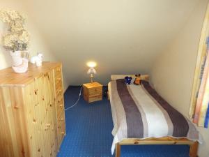 a bedroom with a bed with two stuffed animals on it at Friesenstern in Norden