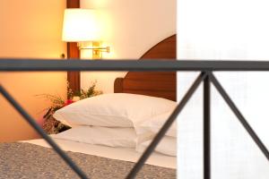 Postel nebo postele na pokoji v ubytování Hotel Royal Positano