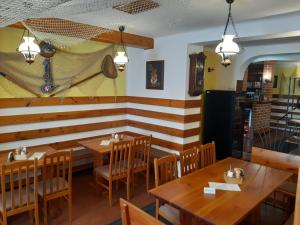 Restauracja lub miejsce do jedzenia w obiekcie Rožmberská bašta