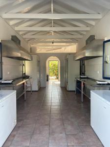 Virtuvė arba virtuvėlė apgyvendinimo įstaigoje Simos Camping Elafonisos & Bungalows