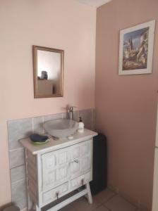 Fotografie z fotogalerie ubytování Chambre spatieuse avec grand lit. v destinaci Aspet