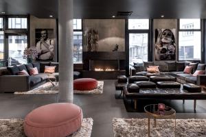 a living room with a couch and a fireplace at Hotel AMANO Rooms & Apartments in Berlin