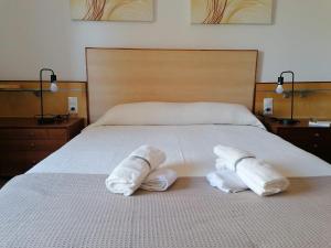 Katil atau katil-katil dalam bilik di Charming House with Pool & Barbecue