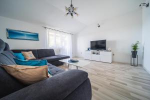 Televízia a/alebo spoločenská miestnosť v ubytovaní Apartment Matteo