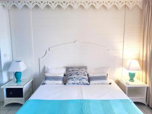 Una cama o camas en una habitación de Résidence Turquoise Guadeloupe - Vue mer et lagon