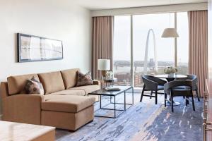 Гостиная зона в Four Seasons St. Louis
