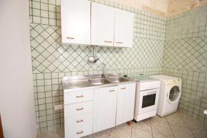 Kuchyňa alebo kuchynka v ubytovaní Casa Camoro a 150 mt dal mare