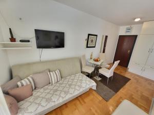 a living room with a couch and a table at Apartman Avanti in Budva