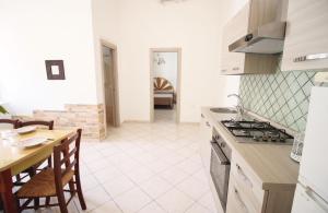Cucina o angolo cottura di Casa Simone by RENTHOUSESALENTO