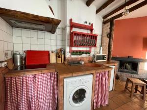 Кухня или мини-кухня в Casa Rural La Buhardilla
