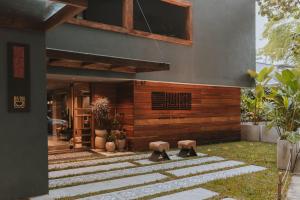 a house with two benches in front of it at Sui Posada Boutique in Medellín