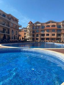 Hacienda Beach complex- Nicoleta apartment tesisinde veya buraya yakın yüzme havuzu