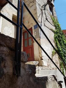 Budynek, w którym mieści się apartament