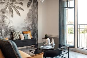a living room with a coffee table and a couch at Down Center - Incroyable vue mer proche plage in Arcachon