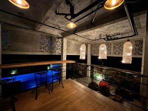 a bar in a room with a fish tank at BREES in Santa Veronica