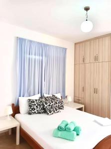 เตียงในห้องที่ Saranda Rooms - Port
