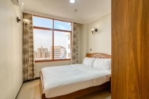 Tempat tidur dalam kamar di Kibo Palace Apartments