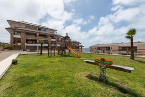 Ein Kinderspielbereich in der Unterkunft Appartement 300m2 vue sur océan Prestigia - Plage des nations