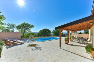 Bazén v ubytovaní Holiday house Barba - Vrana alebo v jeho blízkosti