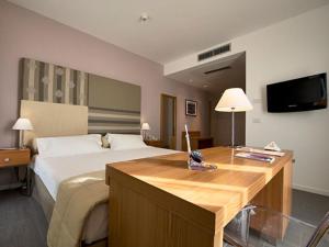 TV a/nebo společenská místnost v ubytování Poggio Del Sole Hotel