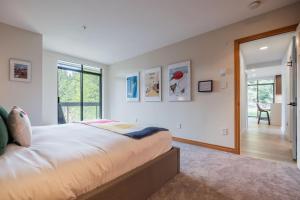 Cama o camas de una habitación en Ravencrest by Outpost Whistler