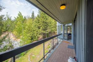 Un balcón o terraza de Ravencrest by Outpost Whistler