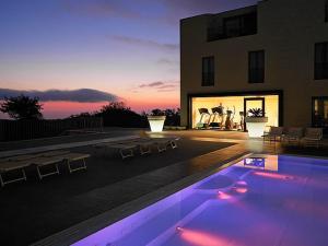 Bazén v ubytování Poggio Del Sole Hotel nebo v jeho okolí