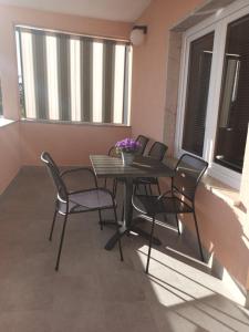 Balkón nebo terasa v ubytování Apartments Merlin