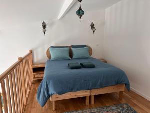 A bed or beds in a room at Château de Feusse