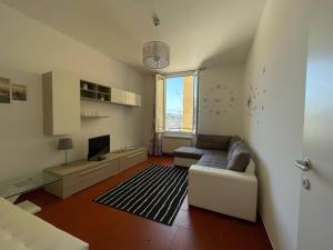a living room with a couch and a tv at La casa del mare in Savona