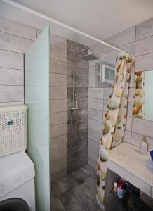 A bathroom at iLposto Down