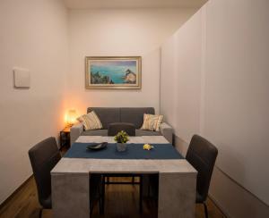 a living room with a table and a couch at Dimora Francesca in Salerno