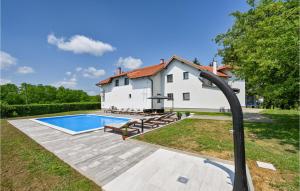 Foto da galeria de Stunning Home In Desni Stefanki With 5 Bedrooms, Wifi And Outdoor Swimming Pool em Desni Štefanki