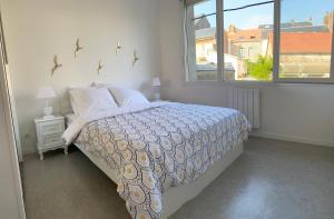 Ліжко або ліжка в номері Superbe appartement avec vue panoramique sur Mers