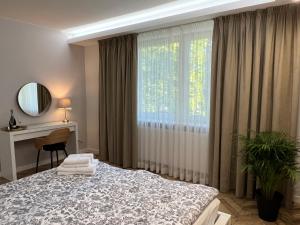 Ένα ή περισσότερα κρεβάτια σε δωμάτιο στο Apartament Stylowy 2