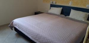 Postel nebo postele na pokoji v ubytování Crete Essence Villas - Makrygialos