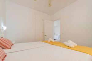 Posteľ alebo postele v izbe v ubytovaní Apartamento Castellsol 209