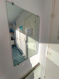 Kúpeľňa v ubytovaní Appartement 3 pièces, vue sur mer piscine tennis proche thalasso + 4 fotografie