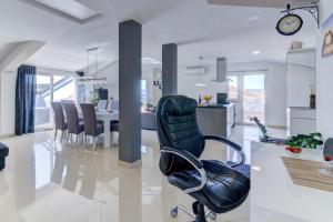 Część wypoczynkowa w obiekcie Apartment Ćosić Green