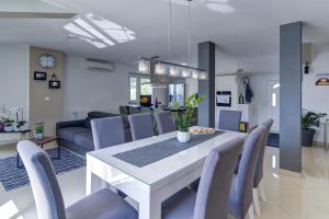 Część wypoczynkowa w obiekcie Apartment Ćosić Green